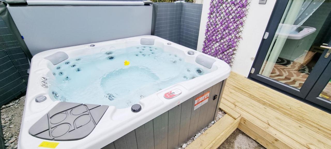 Marthys House With Hot Tub Looeヴィラ エクステリア 写真